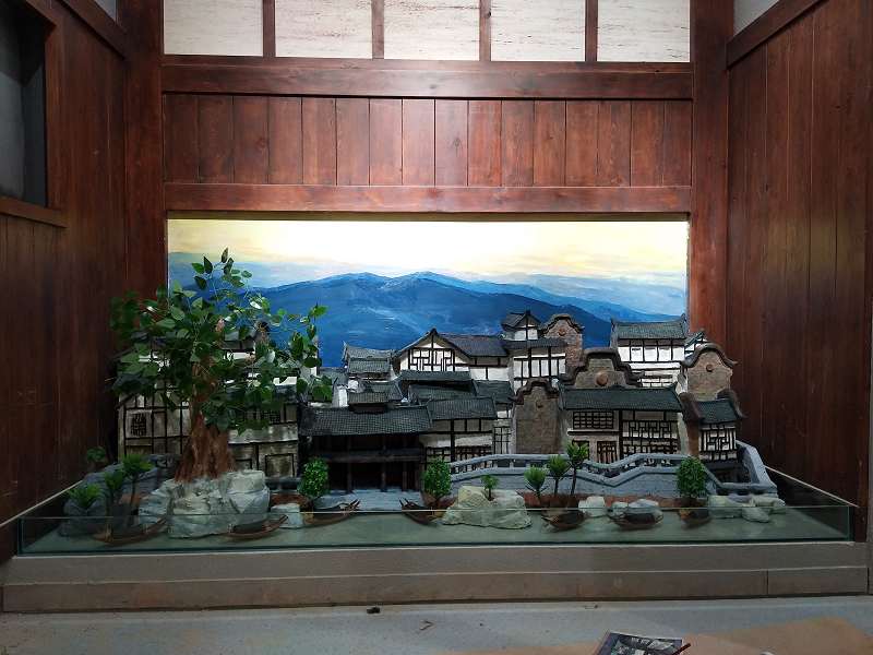 自貢沿灘工業(yè)園區(qū)《仙市古鎮(zhèn)》雕塑-一展景觀(guān)雕塑制作